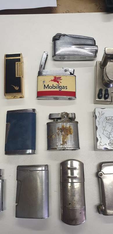 1 x lot of broken lighters.