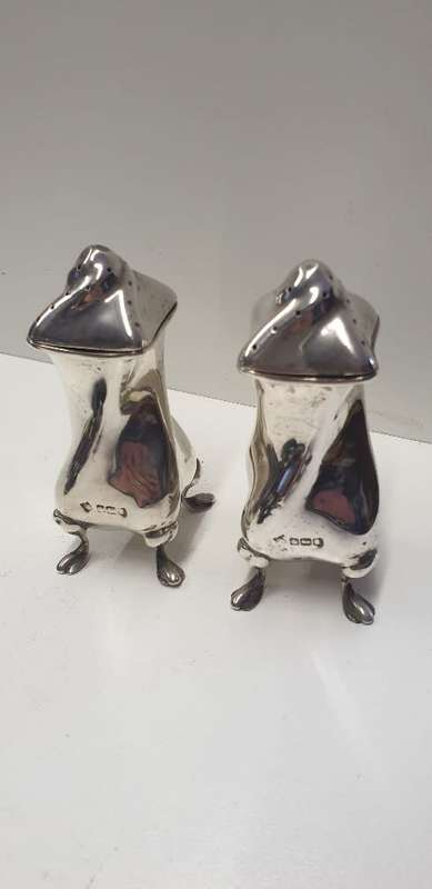 1902 Martin Hall & Co Sheffield Silver Salt & Pepper Shaker