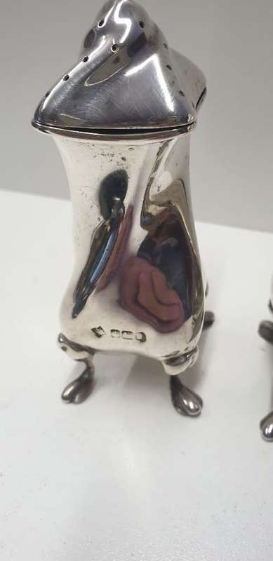 1902 Martin Hall & Co Sheffield Silver Salt & Pepper Shaker