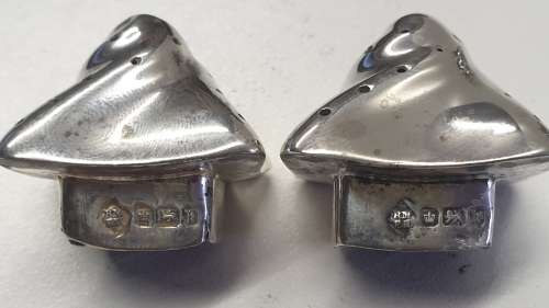 1902 Martin Hall & Co Sheffield Silver Salt & Pepper Shaker