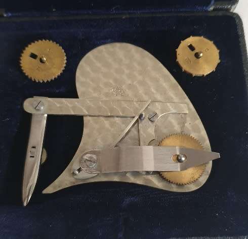 E.O. Richter & Co.  Mechanical tool for drawing dotted lines - in cassette