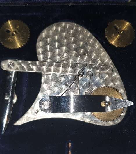 E.O. Richter & Co.  Mechanical tool for drawing dotted lines - in cassette