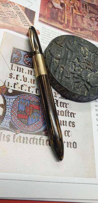 VINTAGE SHEAFFER GOLD , BLACK & BROWN WHITE DOT FOUNTAIN PEN. 14CT GOLD NIB