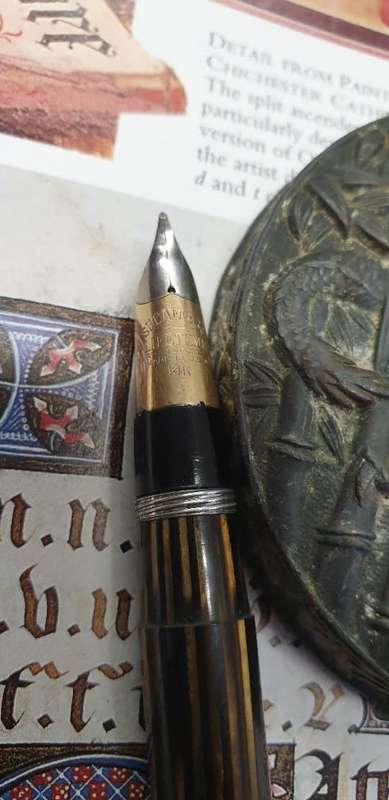 VINTAGE SHEAFFER GOLD , BLACK & BROWN WHITE DOT FOUNTAIN PEN. 14CT GOLD NIB