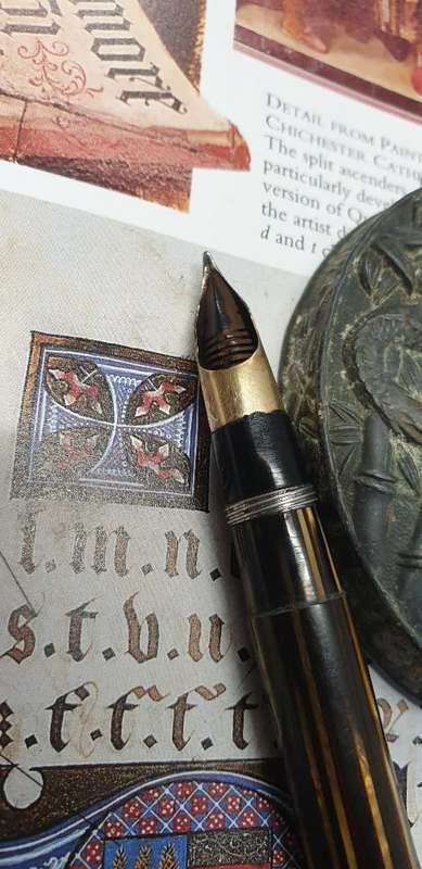 VINTAGE SHEAFFER GOLD , BLACK & BROWN WHITE DOT FOUNTAIN PEN. 14CT GOLD NIB