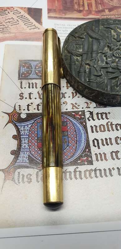 BEAUTIFUL 1955 GUNTHER WAGNER PELIKAN 500. COLORS ARE AMAZING. 14CT GOLD NIB