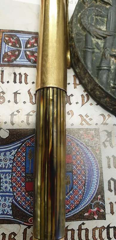BEAUTIFUL 1955 GUNTHER WAGNER PELIKAN 500. COLORS ARE AMAZING. 14CT GOLD NIB