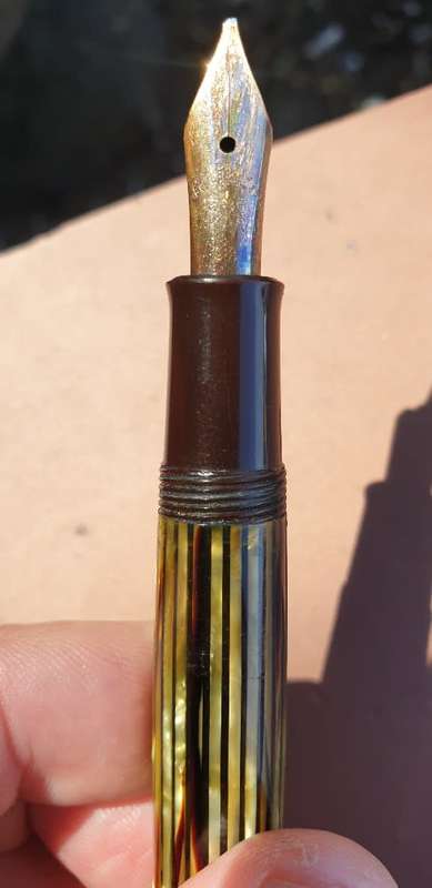 BEAUTIFUL 1955 GUNTHER WAGNER PELIKAN 500. COLORS ARE AMAZING. 14CT GOLD NIB