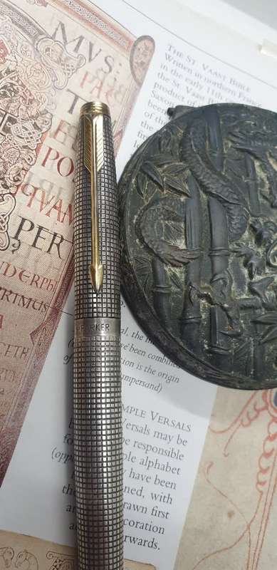 VINTAGE PARKER 75 STERLING SILVER FOUNTAIN PEN. 14CT GOLD NIB