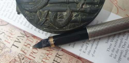 VINTAGE PARKER 75 STERLING SILVER FOUNTAIN PEN. 14CT GOLD NIB