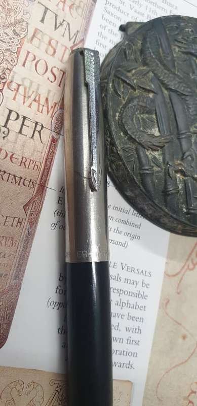 VINTAGE BLACK PARKER 21 FOUNTAIN PEN