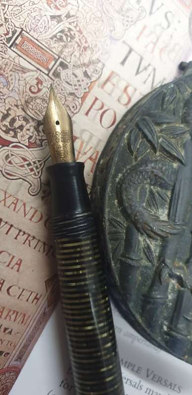 VINTAGE PARKER VACUMATIC FOUNTAIN PEN 14CT GOLD NIB. ( MISSING CLIP AND BOTH FINIALS )