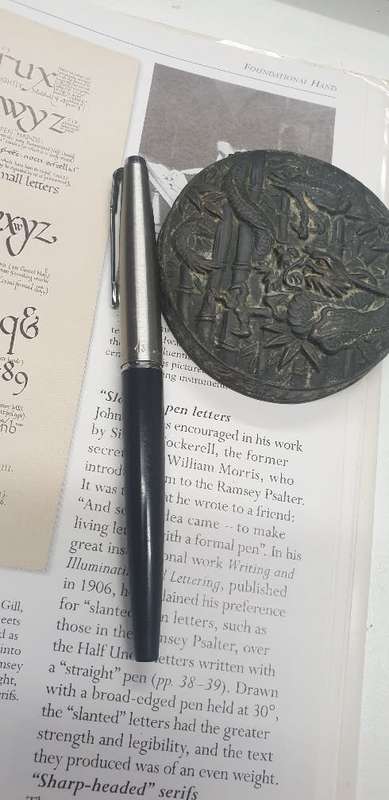 VINTAGE BLACK PARKER 45 FOUNTAIN PEN