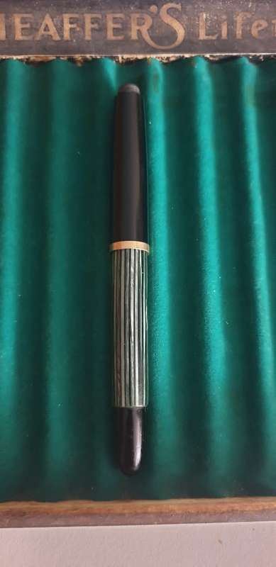 VINTAGE GREEN PELIKAN 400 FOUNTAIN PEN. 14CT GOLD NIB ( PLEASE READ DESCRIPTION )