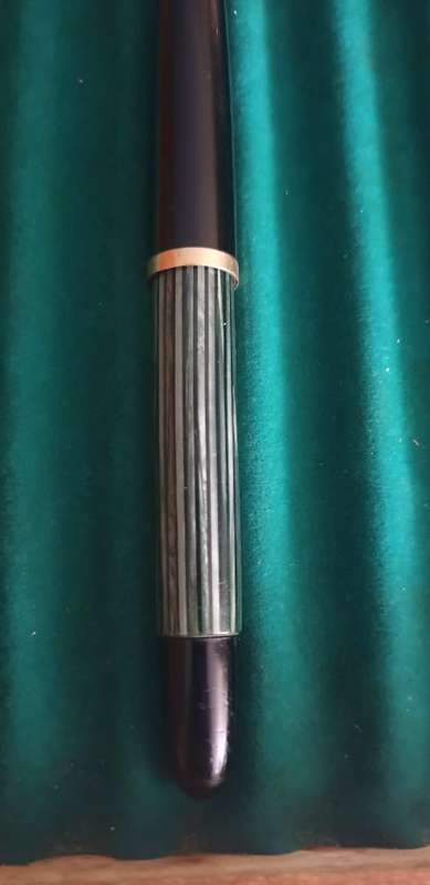 VINTAGE GREEN PELIKAN 400 FOUNTAIN PEN. 14CT GOLD NIB ( PLEASE READ DESCRIPTION )