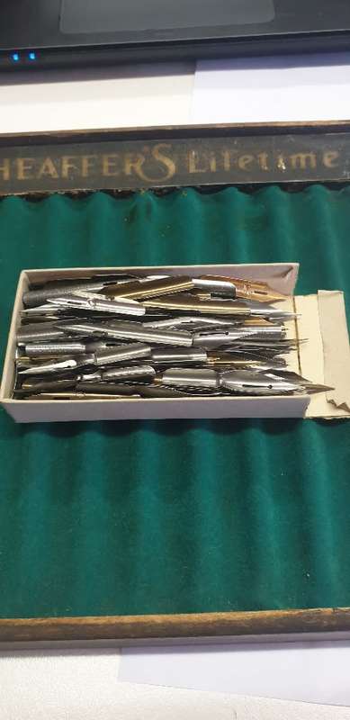 1 FULL PARKER INK & 2 BOXES FULL OF MIXED NIBS ( +- 200 )