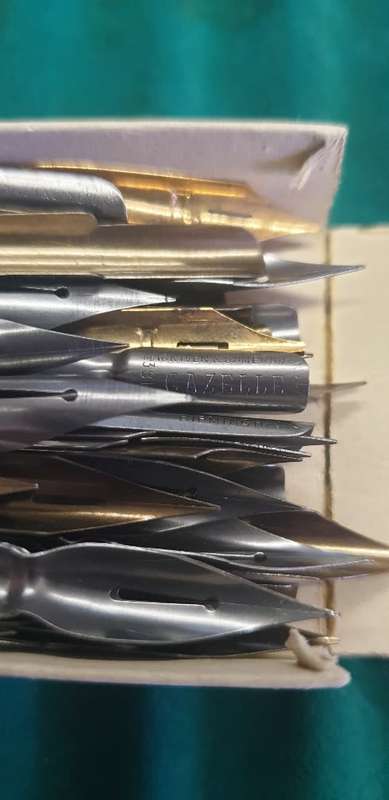 1 FULL PARKER INK & 2 BOXES FULL OF MIXED NIBS ( +- 200 )