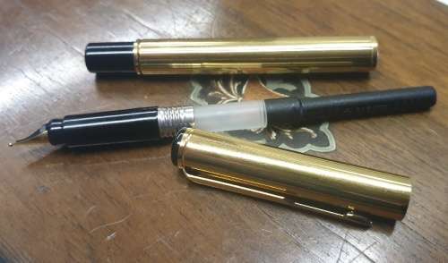 PARKER FOUNTAIN PEN ( LIKE NEW )