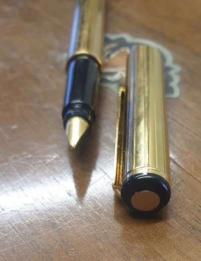 PARKER FOUNTAIN PEN ( LIKE NEW )
