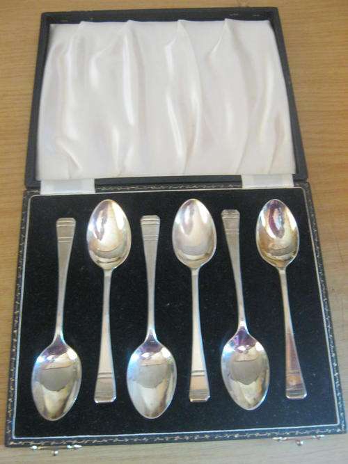 HALLMARKED SILVER SPOONS IN ORIGINAL CASE-74.6GR
