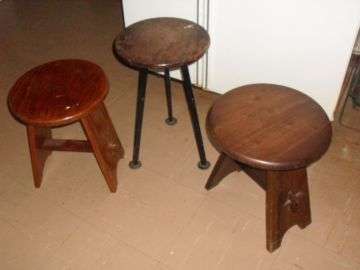 2 X MILK CHAIRS AND SIDE TABLE