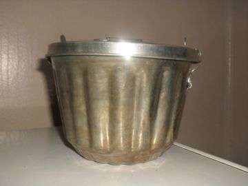 STUNNING OLD JELLY MOULD