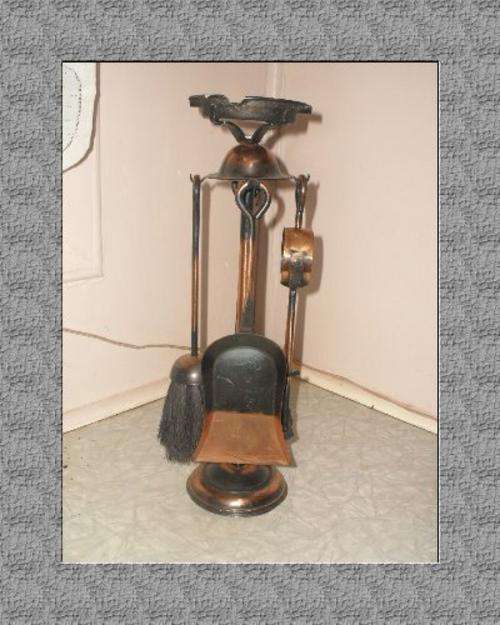 STUNNING FIRE PLACE CLEANING SET ON STAND