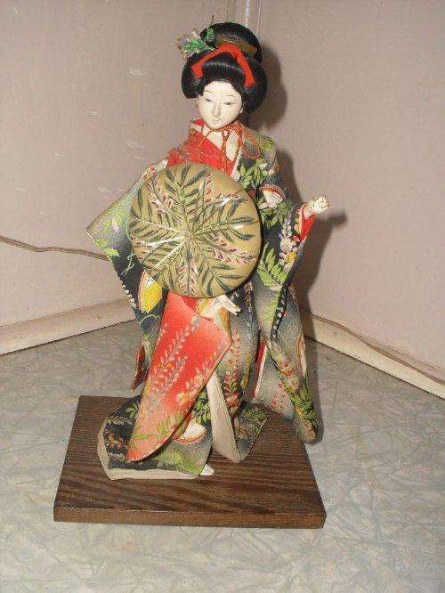 ""WOW"" STUNNING CHINESE DOLL