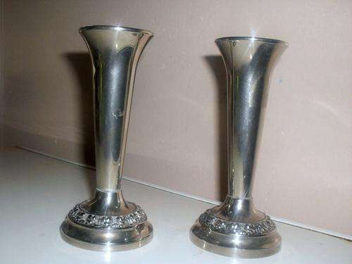 STUNNING PAIR OF SILVER PLATED CANDLE STICKS FROM ENGLAND