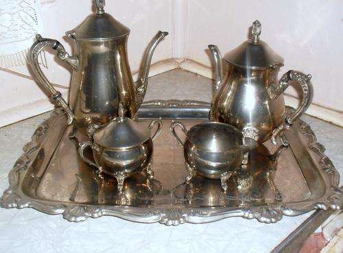STUNNING COFFEE AND TEA SET.