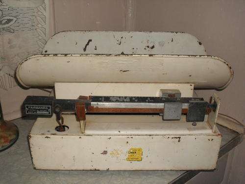 LARGE VINTAGE BABY SCALE- 30 LBS