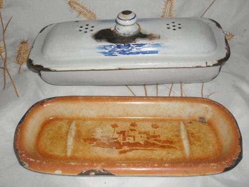 2 X VINTAGE ENAMEL SOAP DISHES. OLD,OLD,OLD