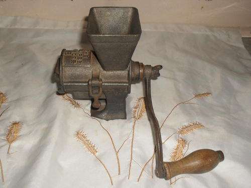 STUNNING ANTIQUE CAST IRON MINCER