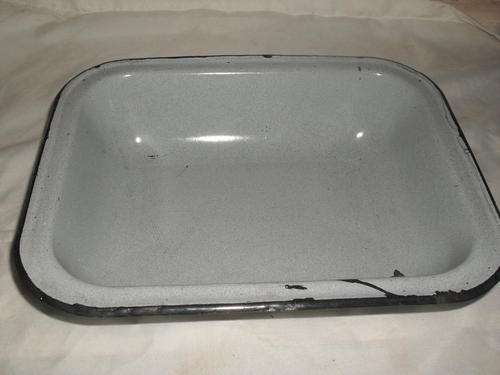 COLLECTIBLE ENAMEL OVEN  PAN