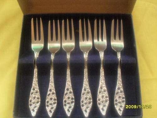 NIEUWZILVER "SELECTA" CAKE FORKS IN BOX