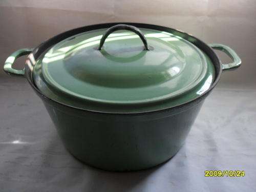VINTAGE HEAVY ENAMEL POT