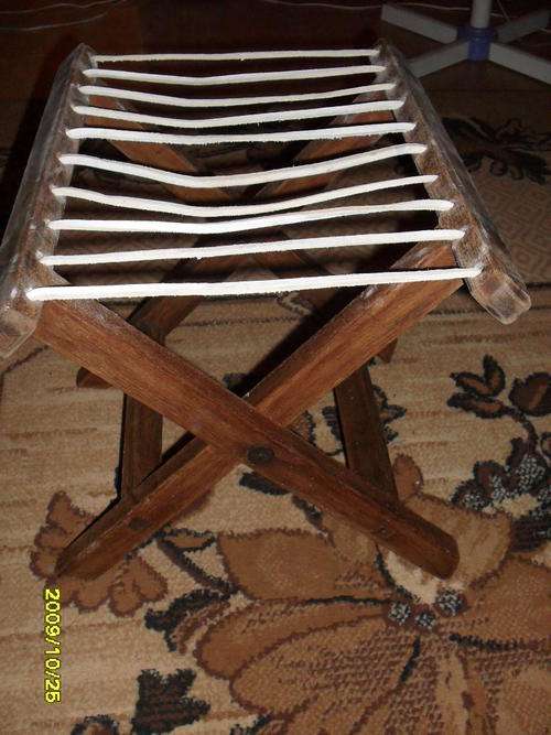 LOVELY FOLD UP RIEMPIE STOOL