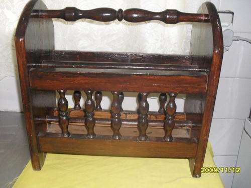 LOVELY MAGAZINE RACK