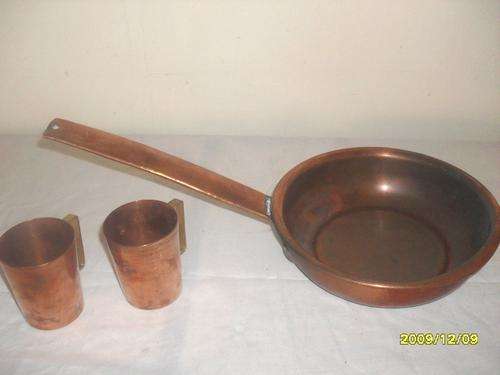 OLD COPPER PAN WITH 2 MUGS