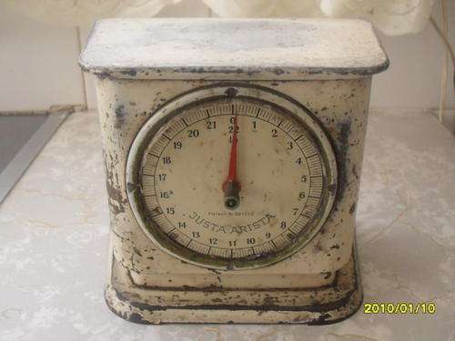 VINTAGE  KITCHEN SCALE