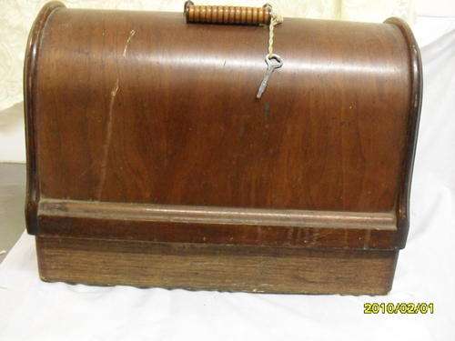VERY OLD SINGER SEWING MACHINE
