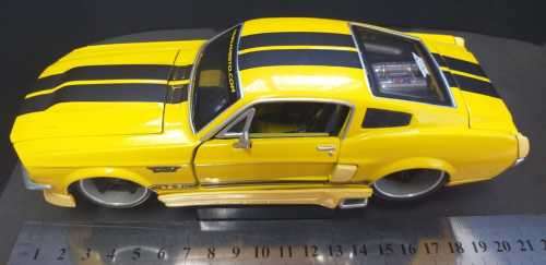 # 1967 - FORD MUSTANG GT - DIE CAST MODEL - 1:24 - MAISTO #
