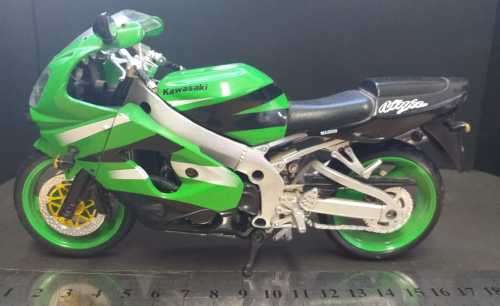 # KAWASAKI ZX 9R - DIE CAST MODEL - 1:12 #