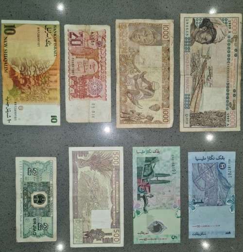 Assorted International Bank notes