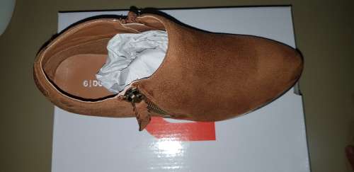 DUE SOUTH DS W AMARA ZIP DETAIL TAN  SIZE 6 BARGAIN!
