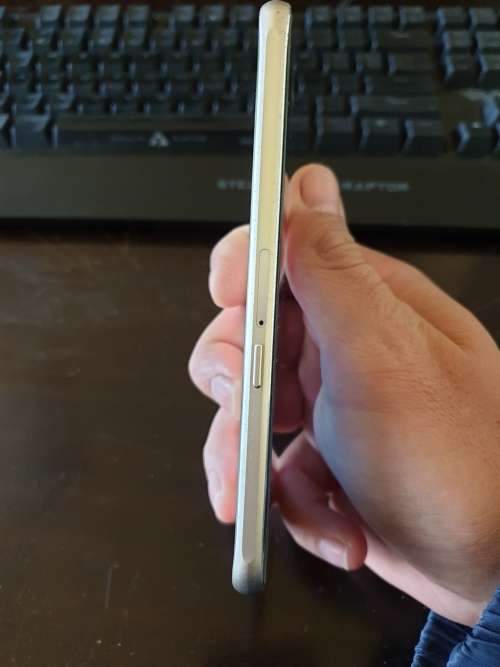 SAMSUNG S6 EXCELLENT CONDITION CHARGER AND BOX INCLUDED