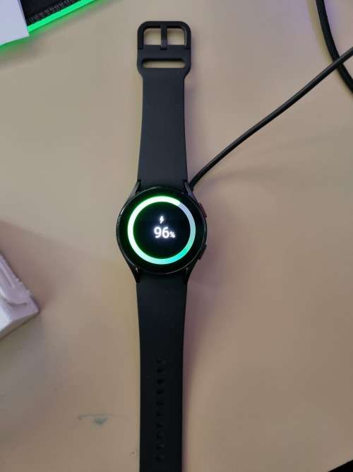 SAMSUNG GALAXY WATCH 4 40MM BRAND NEW SEALED IN BOX GRAB A BARGAIN! LAST TWO!