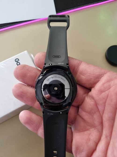 SAMSUNG GALAXY WATCH 4 40MM BRAND NEW SEALED IN BOX GRAB A BARGAIN! LAST TWO!
