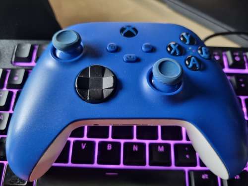 XBOX SERIES X FIFA 22 AND BLUE CONTROLLER! BARGAIN!