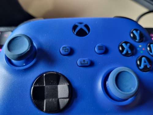XBOX SERIES X FIFA 22 AND BLUE CONTROLLER! BARGAIN!
